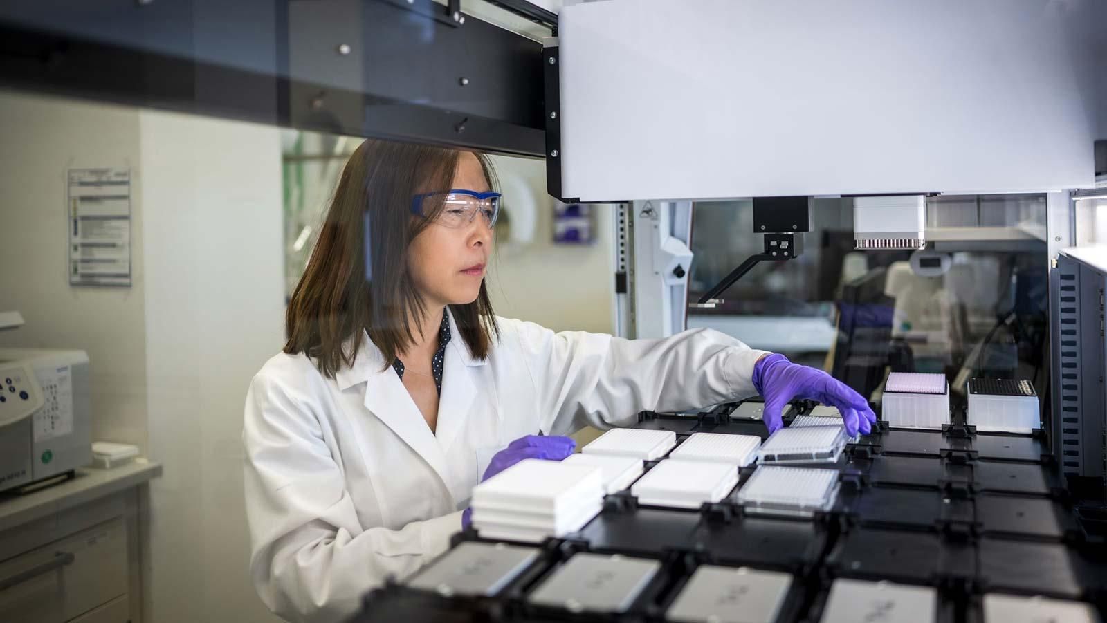 Mitarbeitende in einem Labor der Forschung & Entwicklung